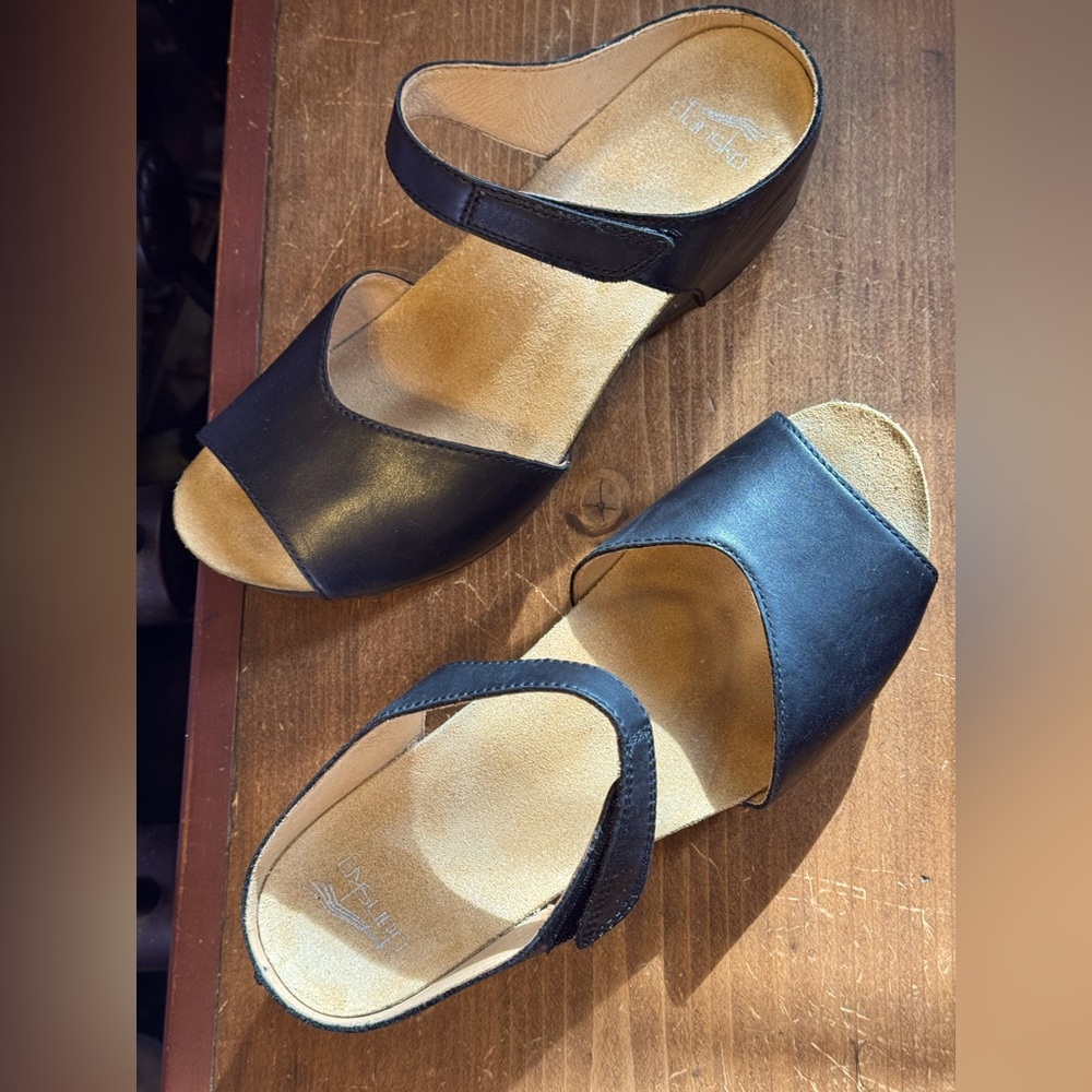 Women's Black Dansko Slip on Open Toe Leather Sandals. Size 41 =10